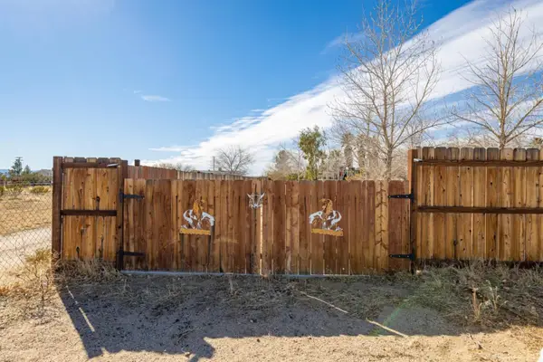 6329 105th Street W, Rosamond, CA 93560