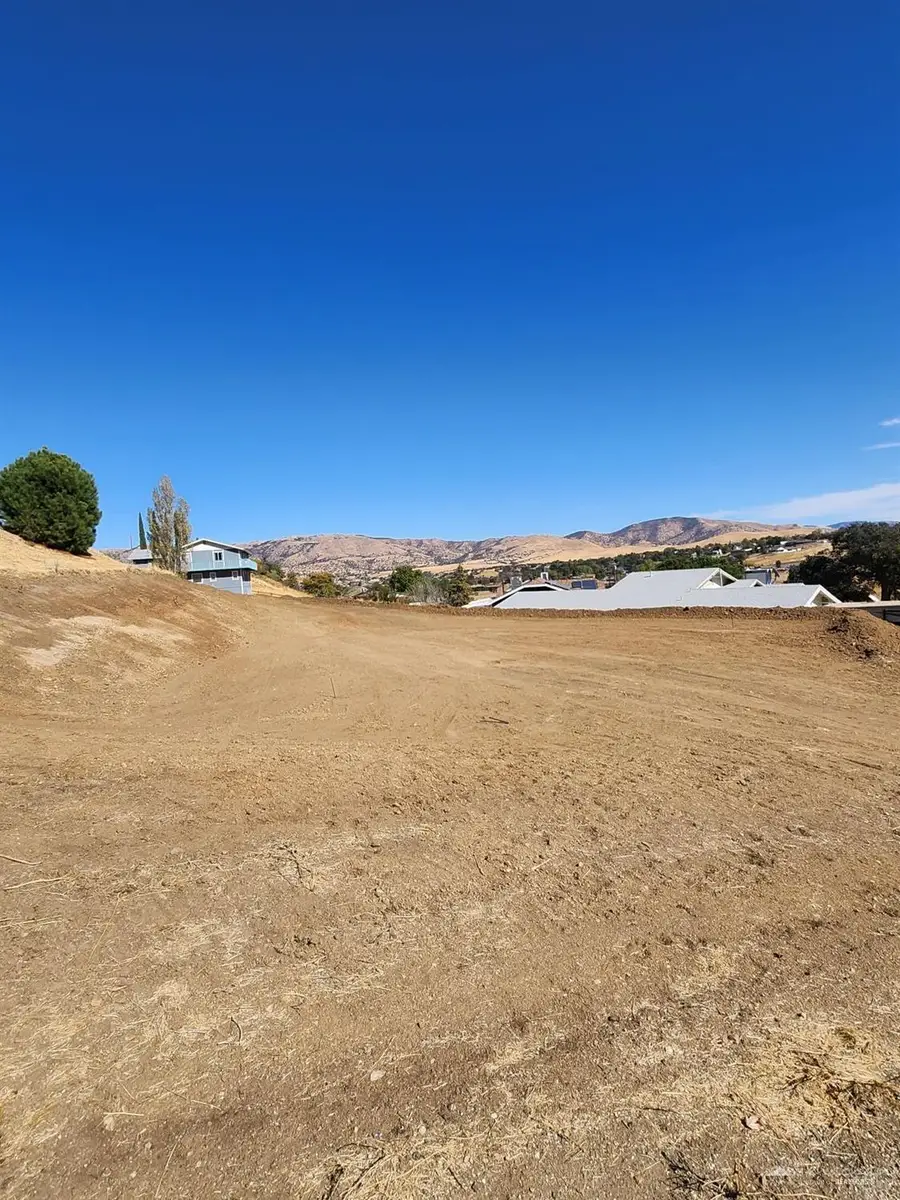 20909 Crest Dr., Tehachapi, CA 93561 - Image #2