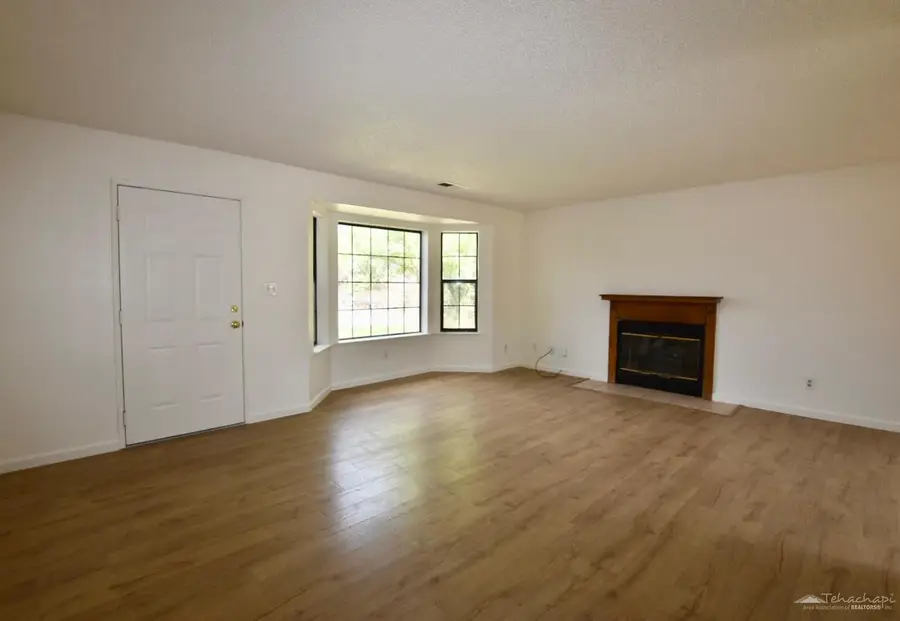 30020 Niblick Lane, Tehachapi, CA  - Image #2