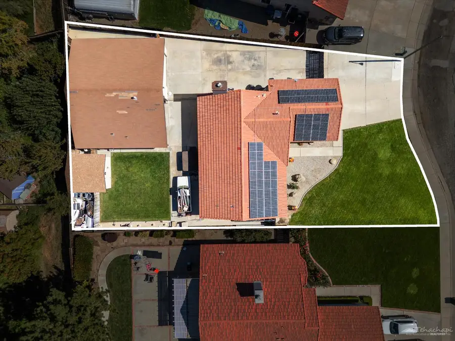 406 Oakwood Court, Tehachapi, CA 93561 - Image #2