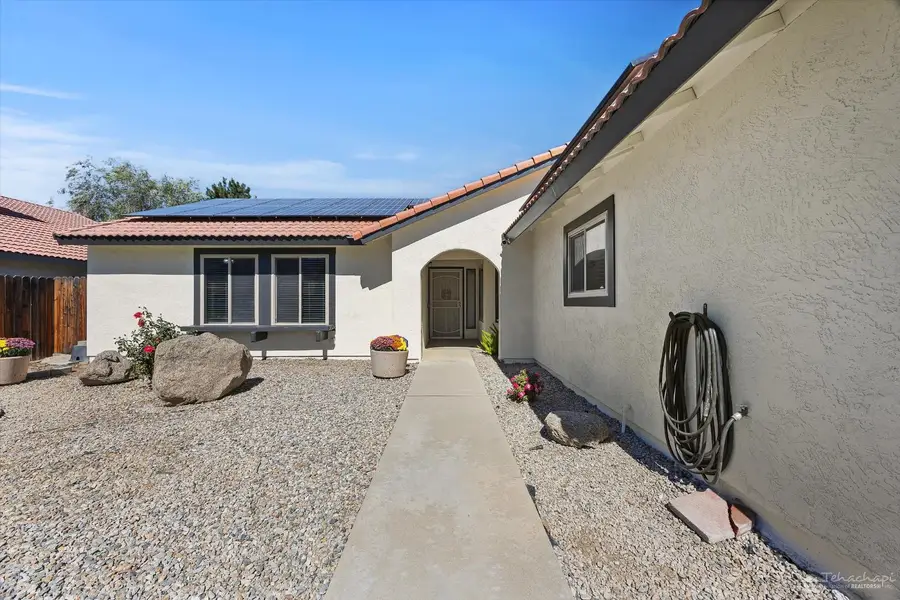 406 Oakwood Court, Tehachapi, CA 93561 - Image #3