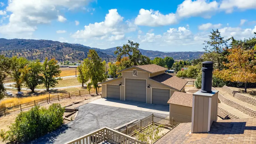 24301 Silver Creek Way, Tehachapi, CA 93561 - #2