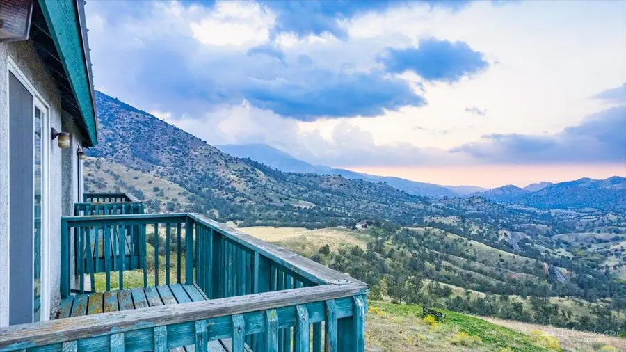 24700 Woodford Tehachapi Road, Tehachapi, CA 93561 - Image #2