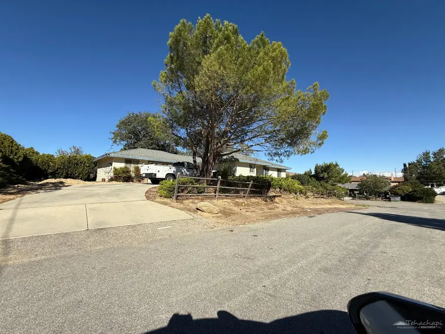 22351 Vaquero Drive, Tehachapi, CA 93561 - Image #3