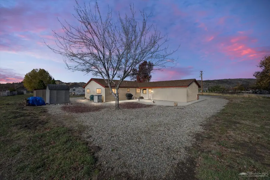 28200 Stallion Springs Drive, Tehachapi, CA 93561 - Image #2