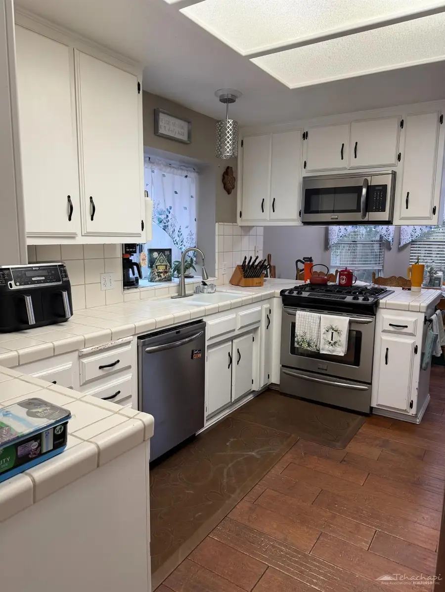 9309 Foxglen Court, Bakersfield, CA 93312 - Image #2