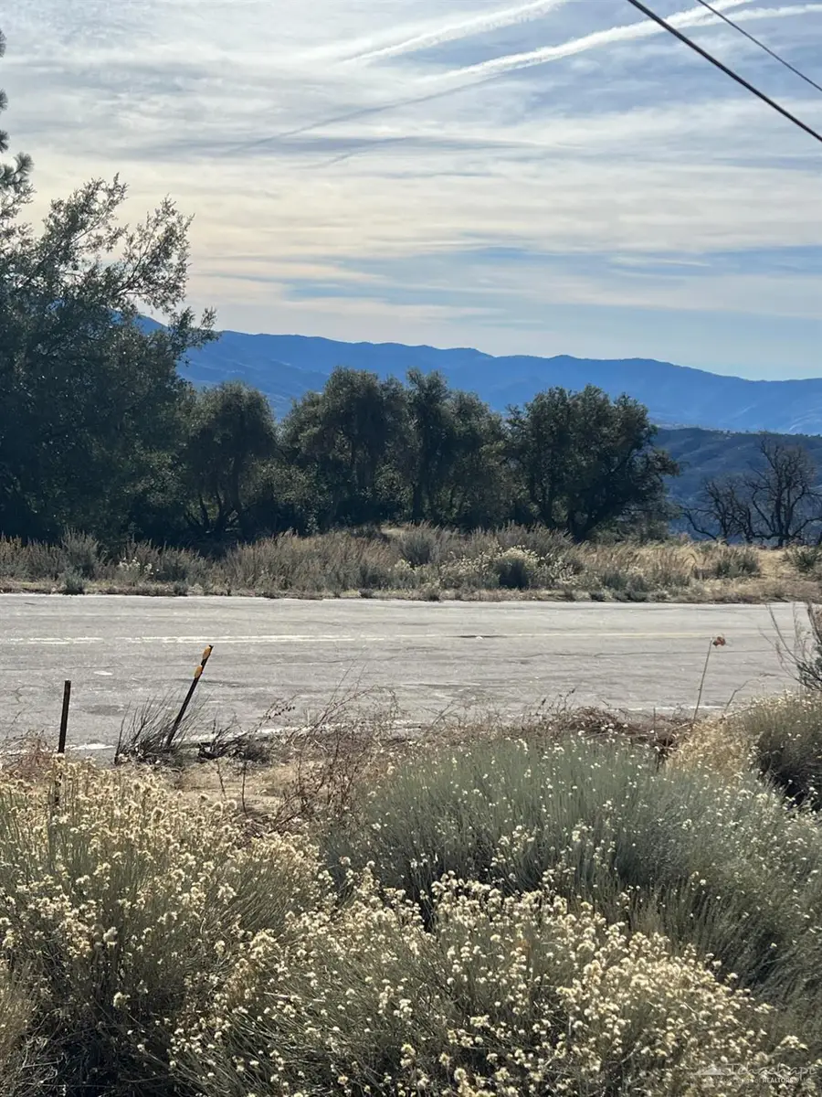 25301 Paramount Drive, Tehachapi, CA 93561 - Image #3