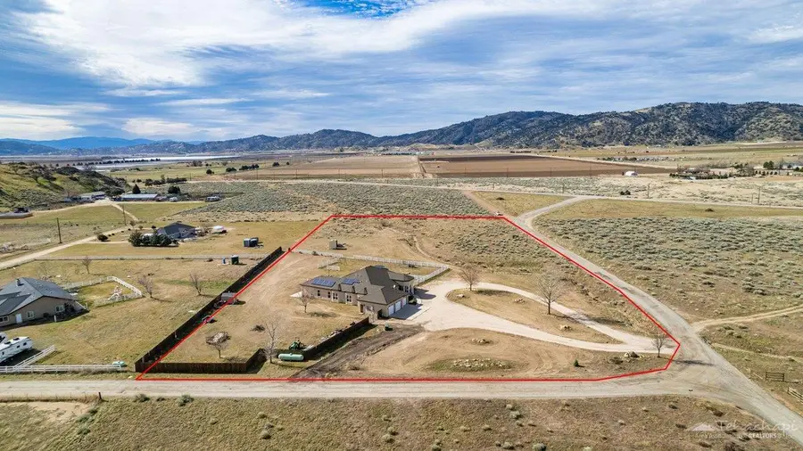 24626 Roberts Avenue, Tehachapi, CA 93561 - Image #2