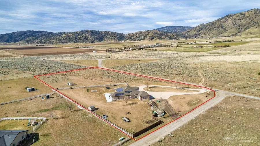 24626 Roberts Avenue, Tehachapi, CA 93561 - Image #3