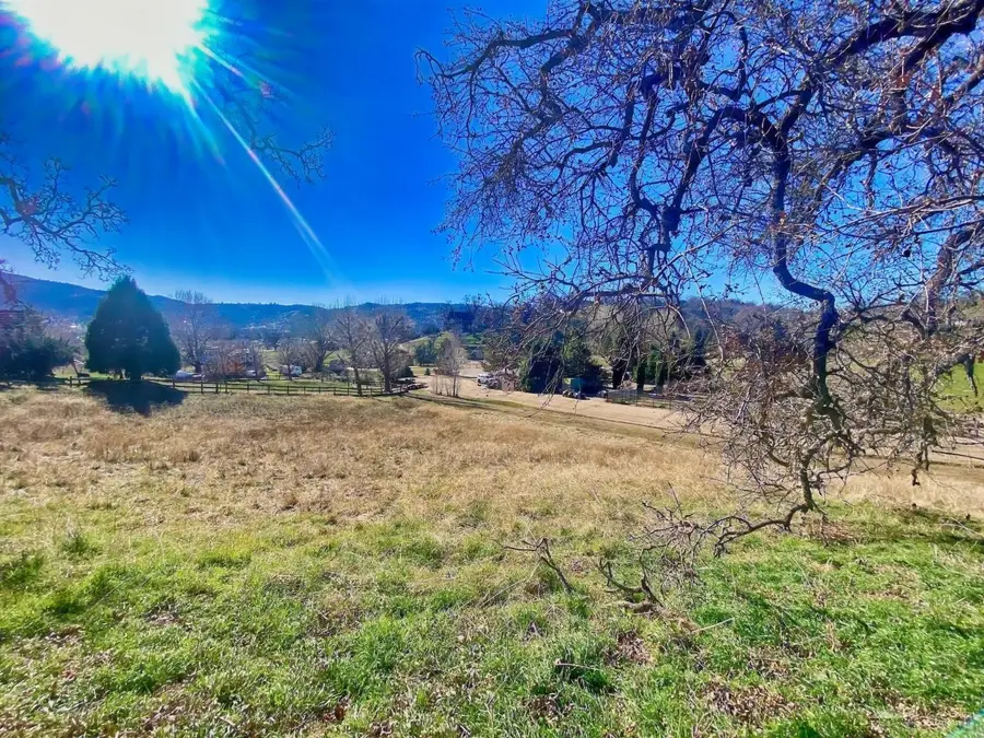 29201 Crocker Court, Tehachapi, CA 93561 - Image #2