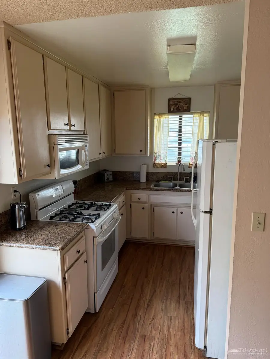 20412 Sierra Avenue, Tehachapi, CA 93561 - #3