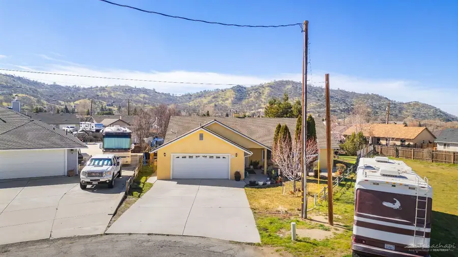 18101 Ghost Town Street, Tehachapi, CA 93561 - #2