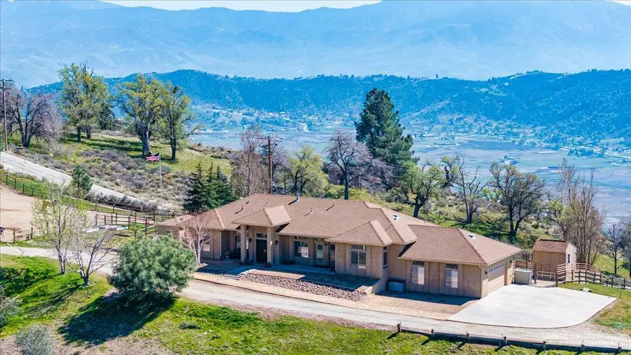 24881 Paramount Drive, Tehachapi, CA 93561 - #2