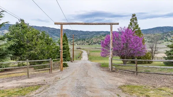 27931 Cumberland Road, Tehachapi, CA 93561