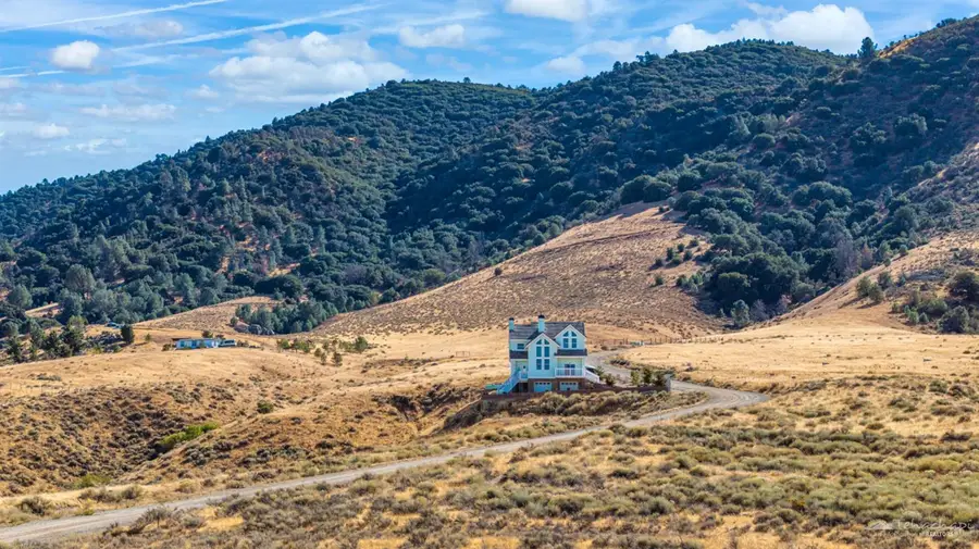 19180 Siskiyou Dr, Tehachapi, CA  - #2