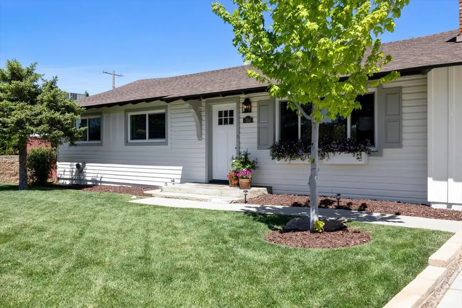 704 Elm Street, Tehachapi, CA 93561 - #2