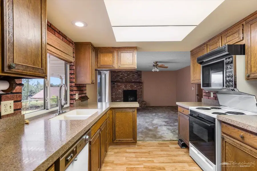 24450 Bay Court, Tehachapi, CA 93561 - #2