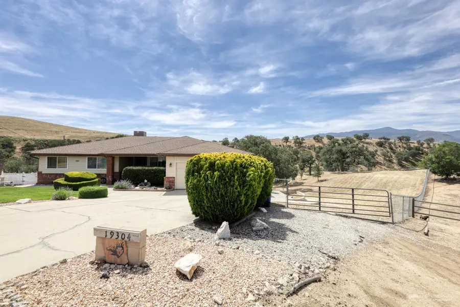 19301 Moon Drive, Tehachapi, CA 93561 - #2