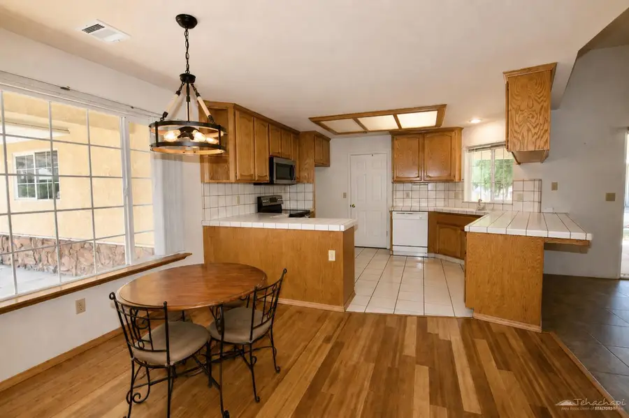 28301 Burlingame Court, Tehachapi, CA 93561 - #2