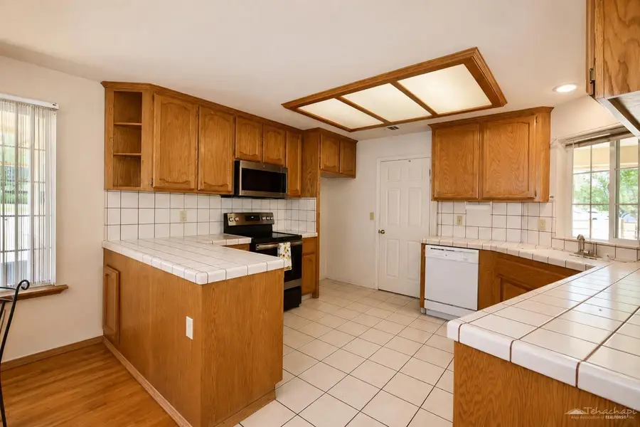 28301 Burlingame Court, Tehachapi, CA 93561 - #3