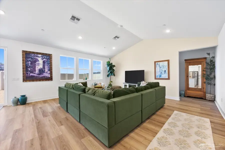235 Artina, Tehachapi, CA 93561 - #3