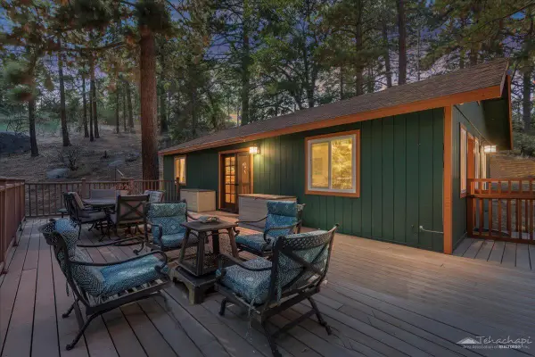 26181 Paramount Dr, Tehachapi, CA 93561