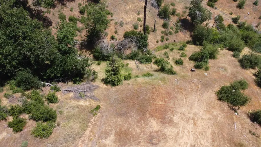 10255 Carrousel Dr, Redding, CA 96001 - Image #3