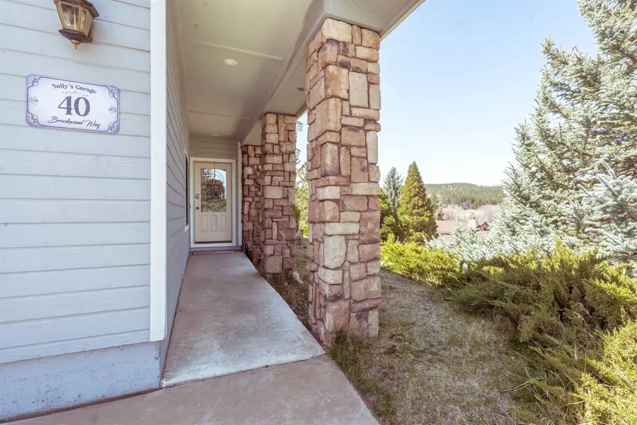 40 Brookwood Dr, Susanville, CA 96130 - Image #2