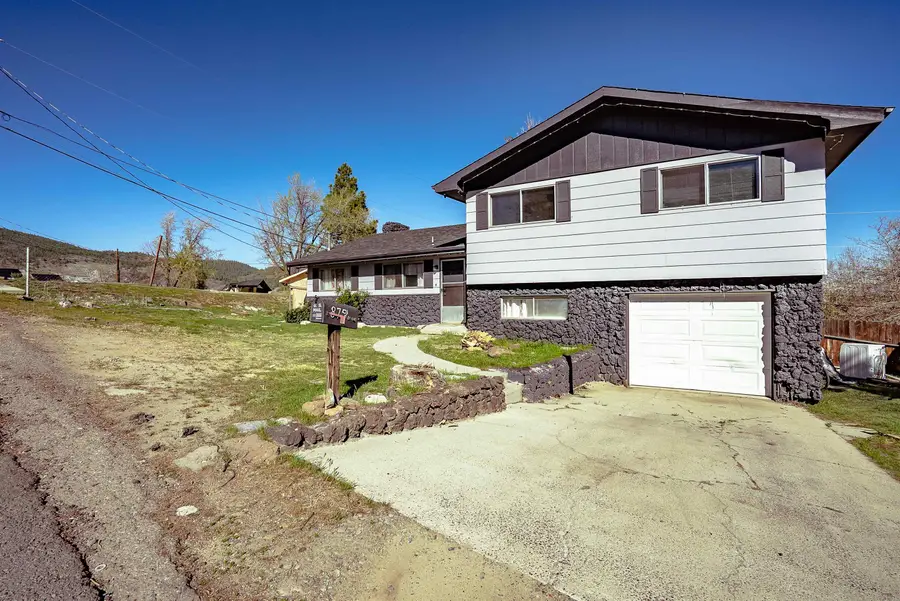 875 Washo Ln, Susanville, CA 96130 - #3