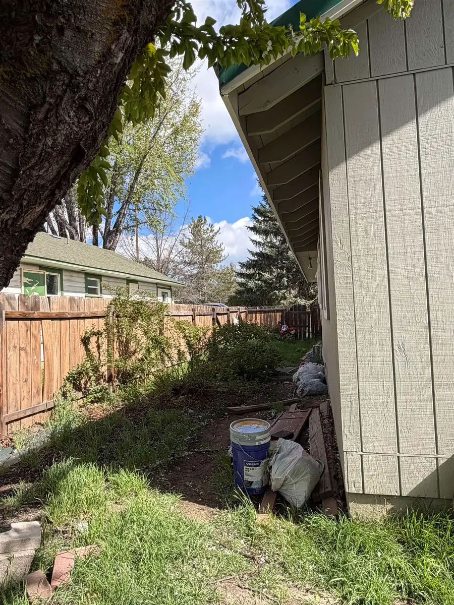 22 Sunkist Dr, Susanville, CA 96130 - #3