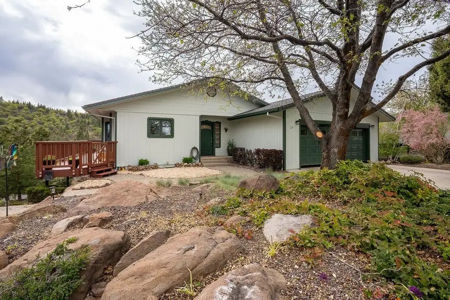 25 Oakridge Way, Susanville, CA 96130 - #2