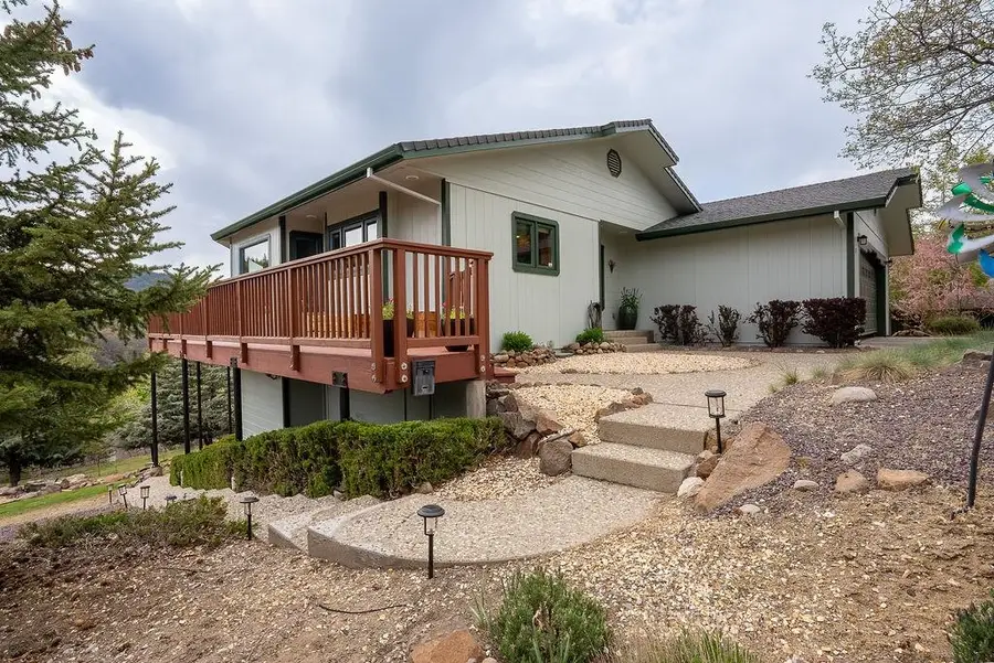 25 Oakridge Way, Susanville, CA 96130 - #3
