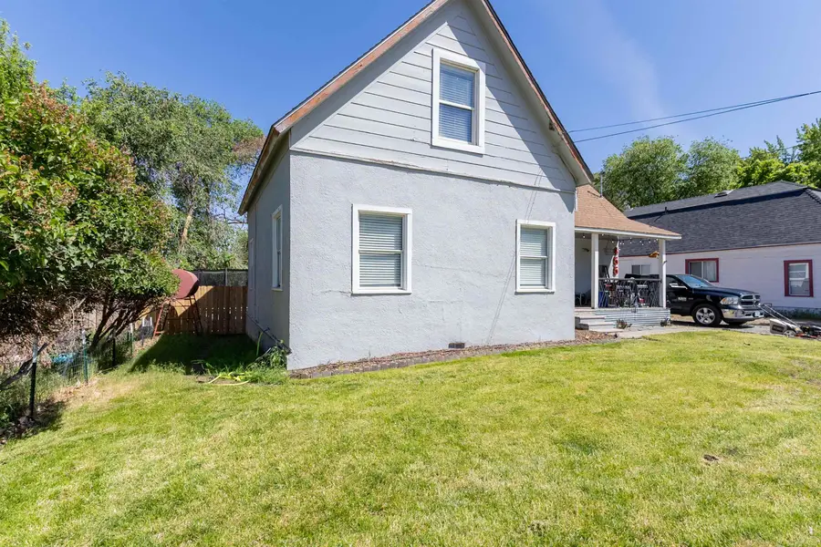 455 N Roop St, Susanville, CA 96130 - #2