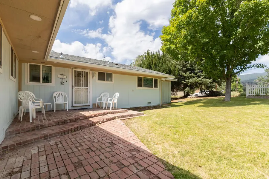 910 Cherry Terrace, Susanville, CA 96130 - #2