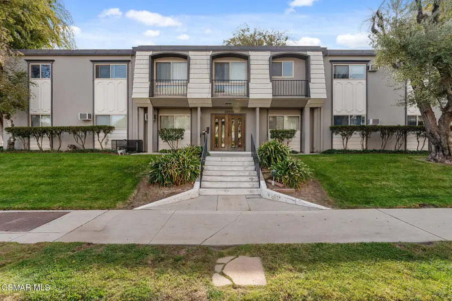 22050 Calvert, Woodland Hills, CA 91367 - Image #2