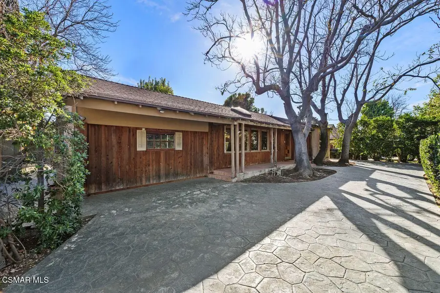 15902 Gault, Lake Balboa, CA 91406 - #2