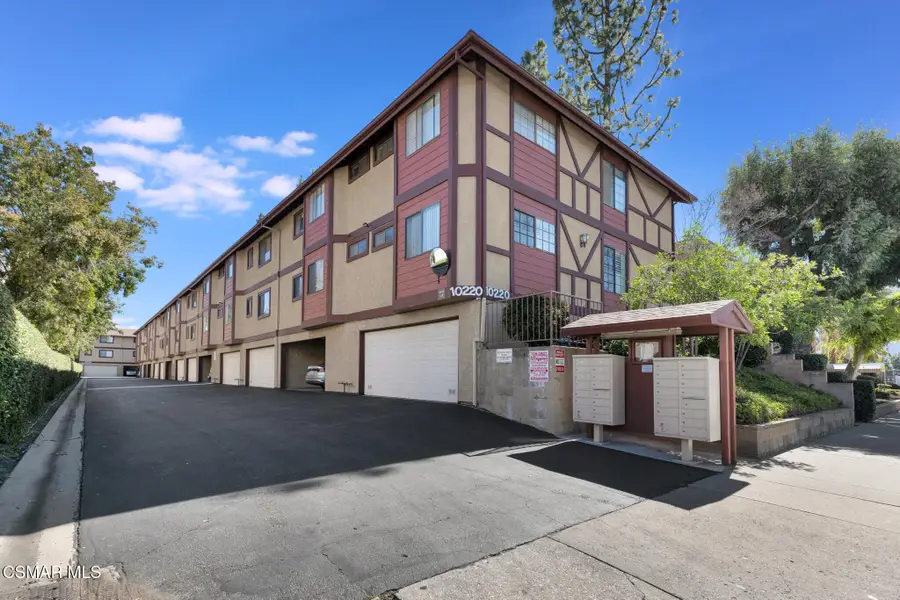 10220 De Soto, Chatsworth, CA 91311 - #2