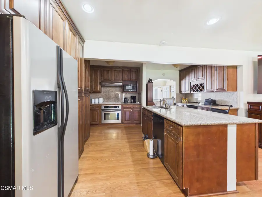 831 N Beachwood, Burbank, CA 91506 - #2