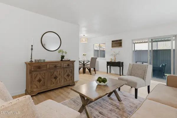 22050 Calvert, Woodland Hills, CA 91367