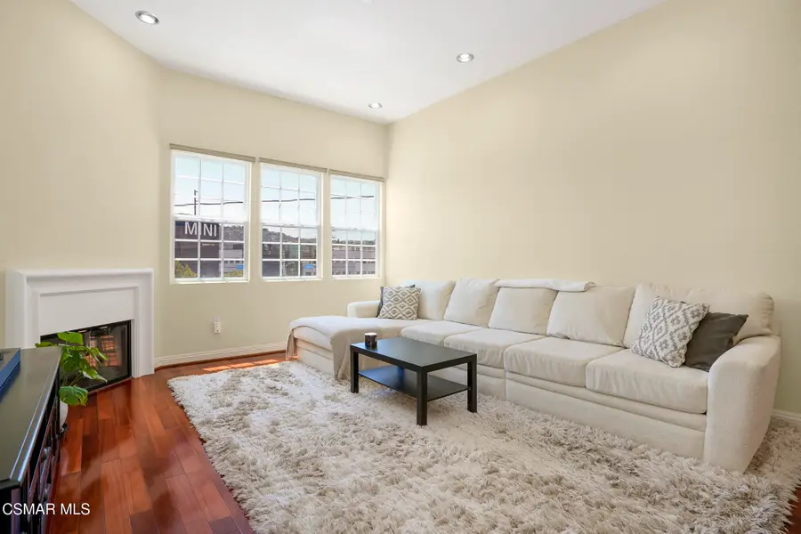 10740 Moorpark, Toluca Lake, CA 91602 - #2