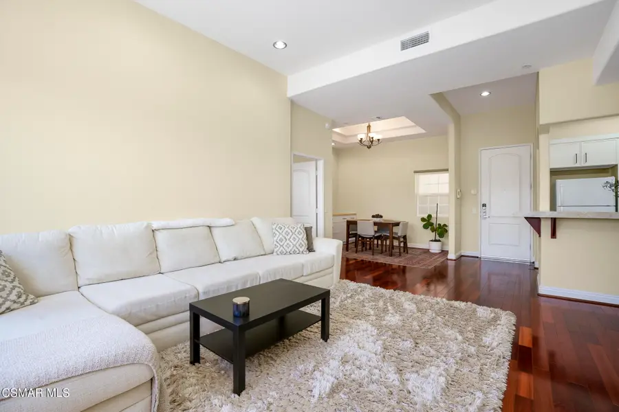 10740 Moorpark, Toluca Lake, CA 91602 - #3