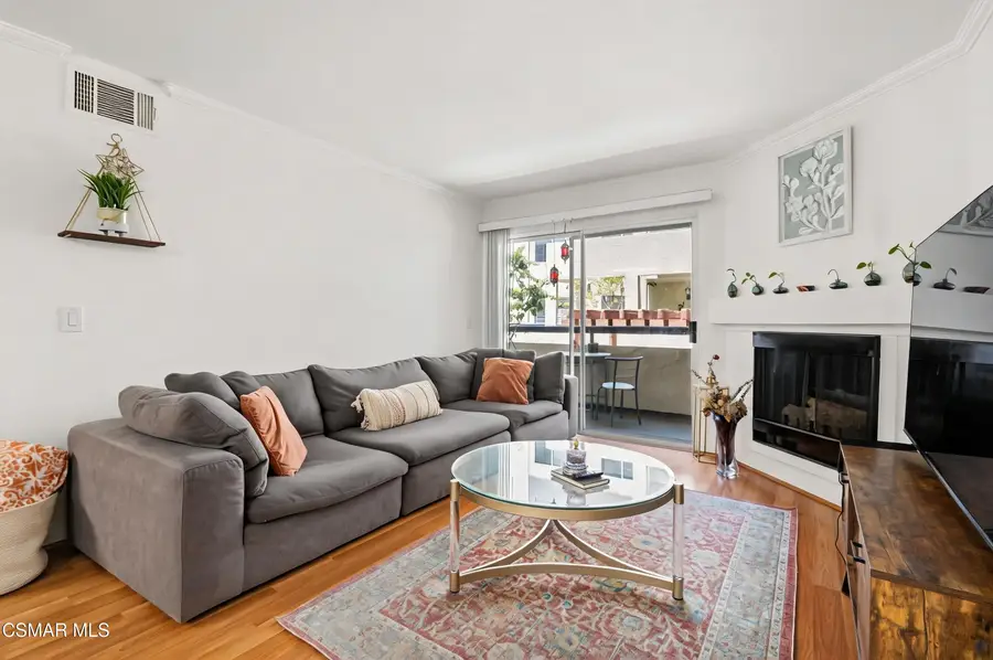 5530 Owensmouth, Woodland Hills, CA 91367 - #2