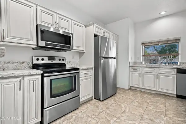 688 Indian Oak, Oak Park, CA 91377