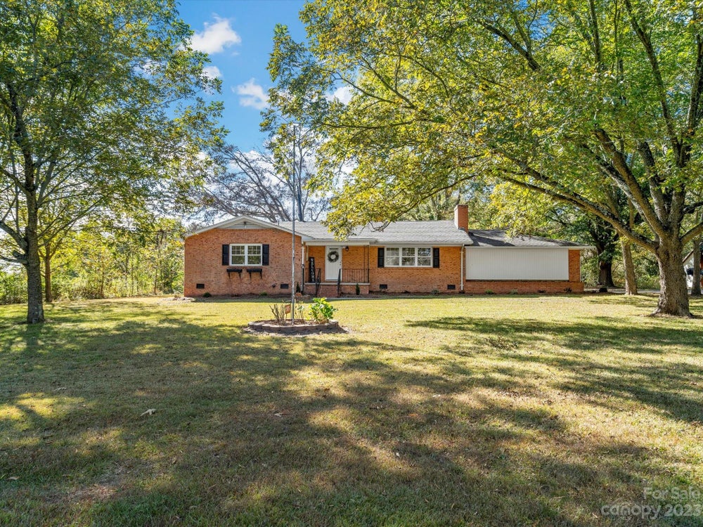 1915 Tryon Courthouse Road, Bessemer City, NC 28016 - BHGRE