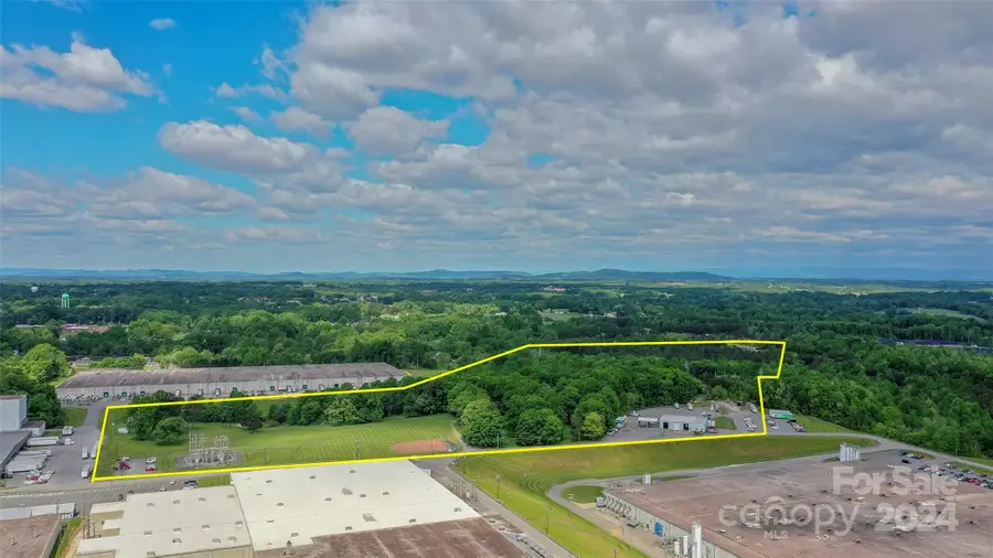 529 E Main Street, Yadkinville, NC 27055 - Image #3