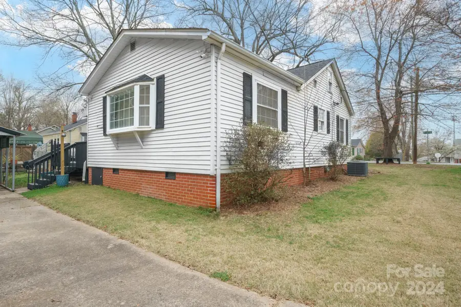 1072 5th Street Ne, Hickory, NC 28601 - #3