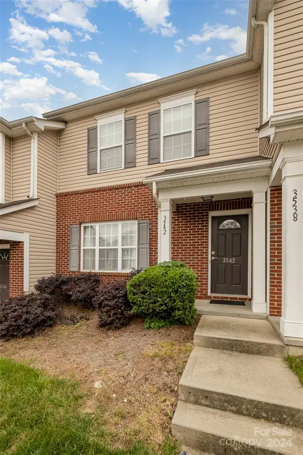 3542 Calpella Court, Charlotte, NC 28262