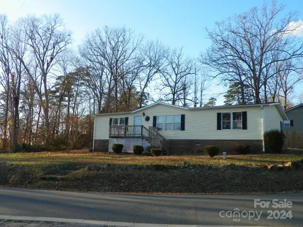 355 Shoreline Road, New London, NC 28127