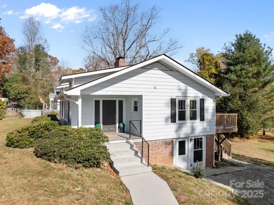 706 Rhodes Park Drive, Hendersonville, NC 28791 - Image #2