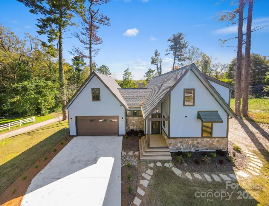 154 Osceola Road, Hendersonville, NC 28739 - Image #2